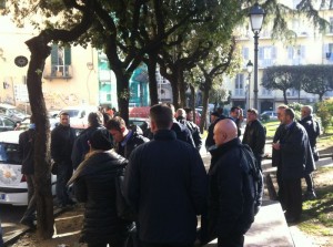I lavoratori in presidio in piazza Luciani questa mattina a Salerno